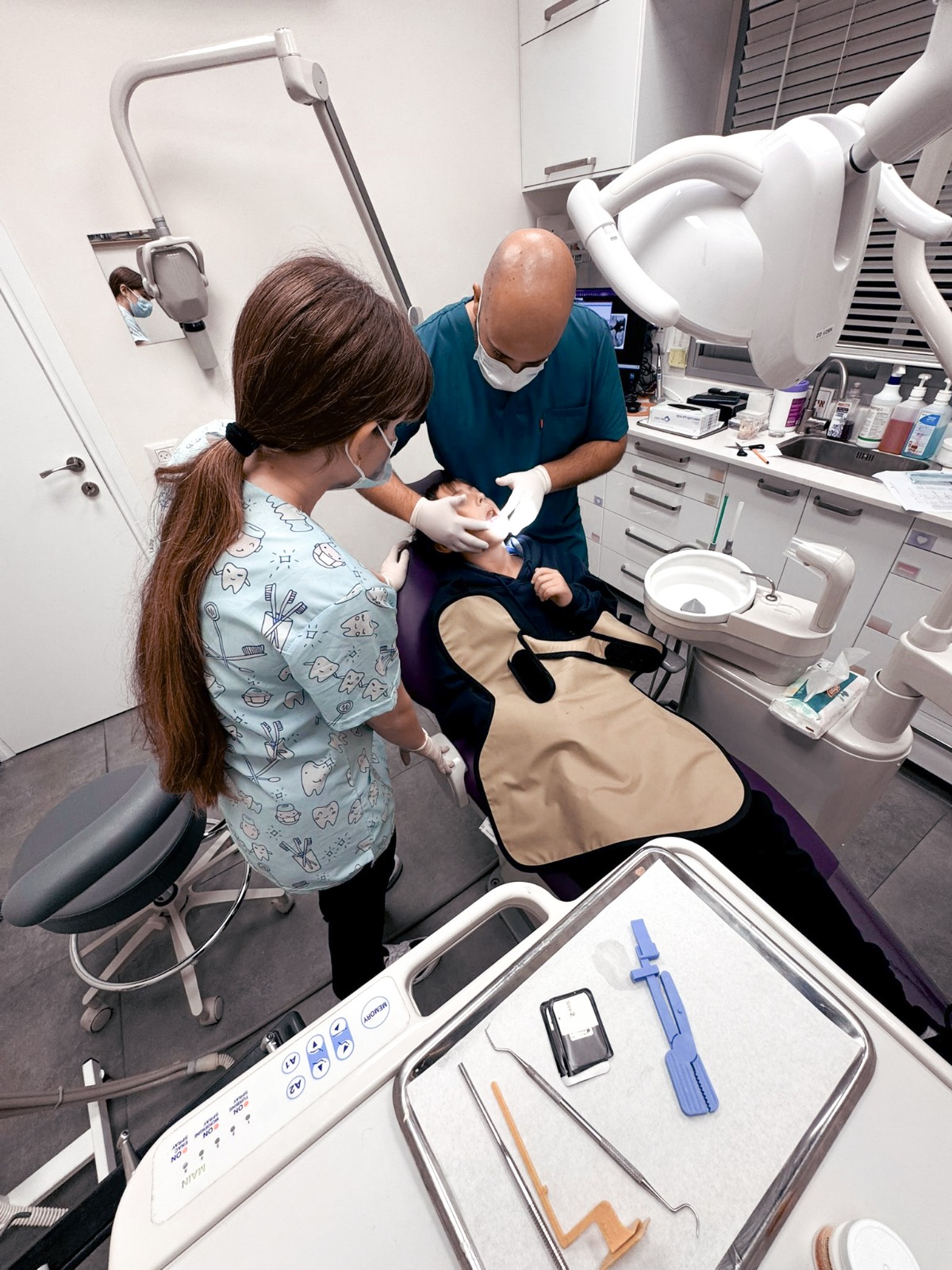 ציוד מתקדם לרפואת שיניים במרפאת שיניים קרית מלאכי